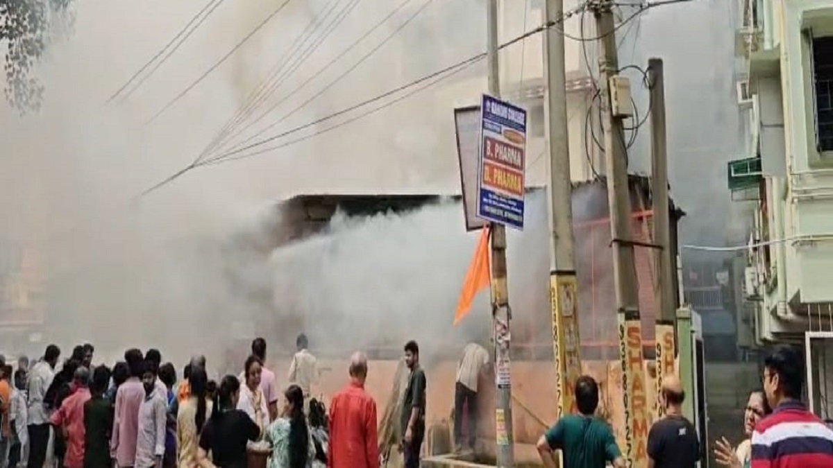 Jamshedpur News : सोनारी मंदिर परिसर में पुआल में लगी आग, अफरा-तफरी
