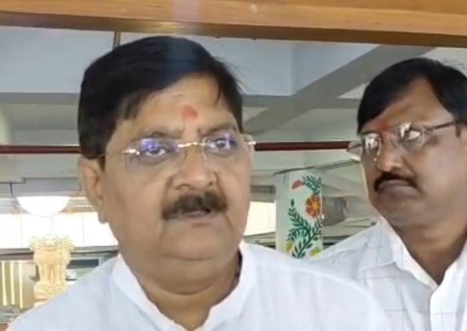 Dhanbad News : छात्रों पर पुलिस कार्रवाई से भड़के राज सिन्हा, कहा- राज्य में आपातकाल जैसे हालात