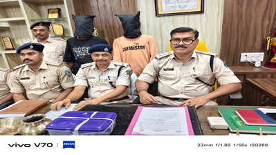 Bokaro News : घर का ताला तोड़कर चोरी मामले में 2 आरोपी गिरफ्तार, बाइक व बर्तन बरामद