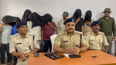 Chatra News : वाट्सएप पर आती थी तस्वीर, ग्राहकों को होटल में परोसी जाती थीं लड़कियां