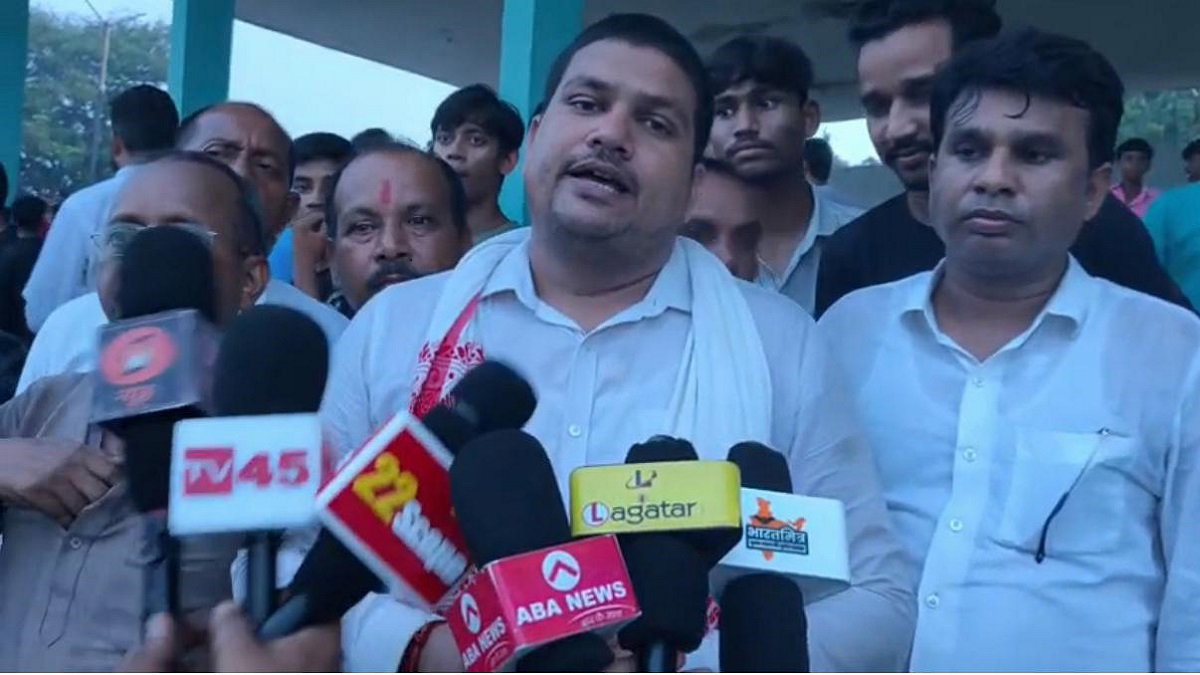 Giridih News : सीएम हेमंत का पुतला दहन करने पहुंचे भाजपाइयों की पुलिस से नोक-झोंक, हिरासत में लिए गए