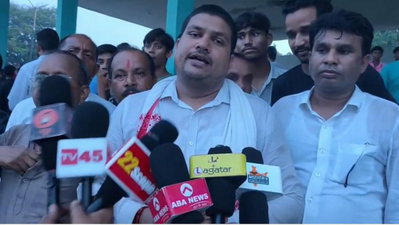 Giridih News : सीएम हेमंत का पुतला दहन करने पहुंचे भाजपाइयों की पुलिस से नोक-झोंक, हिरासत में लिए गए