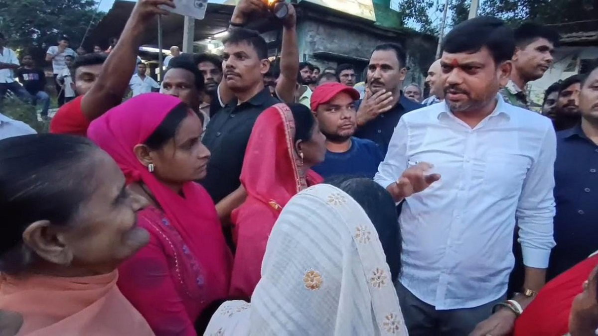 Dhanbad News : भगतडीह में भू-धंसान से दहशत, दर्जनों घरों में पड़ीं दरारें