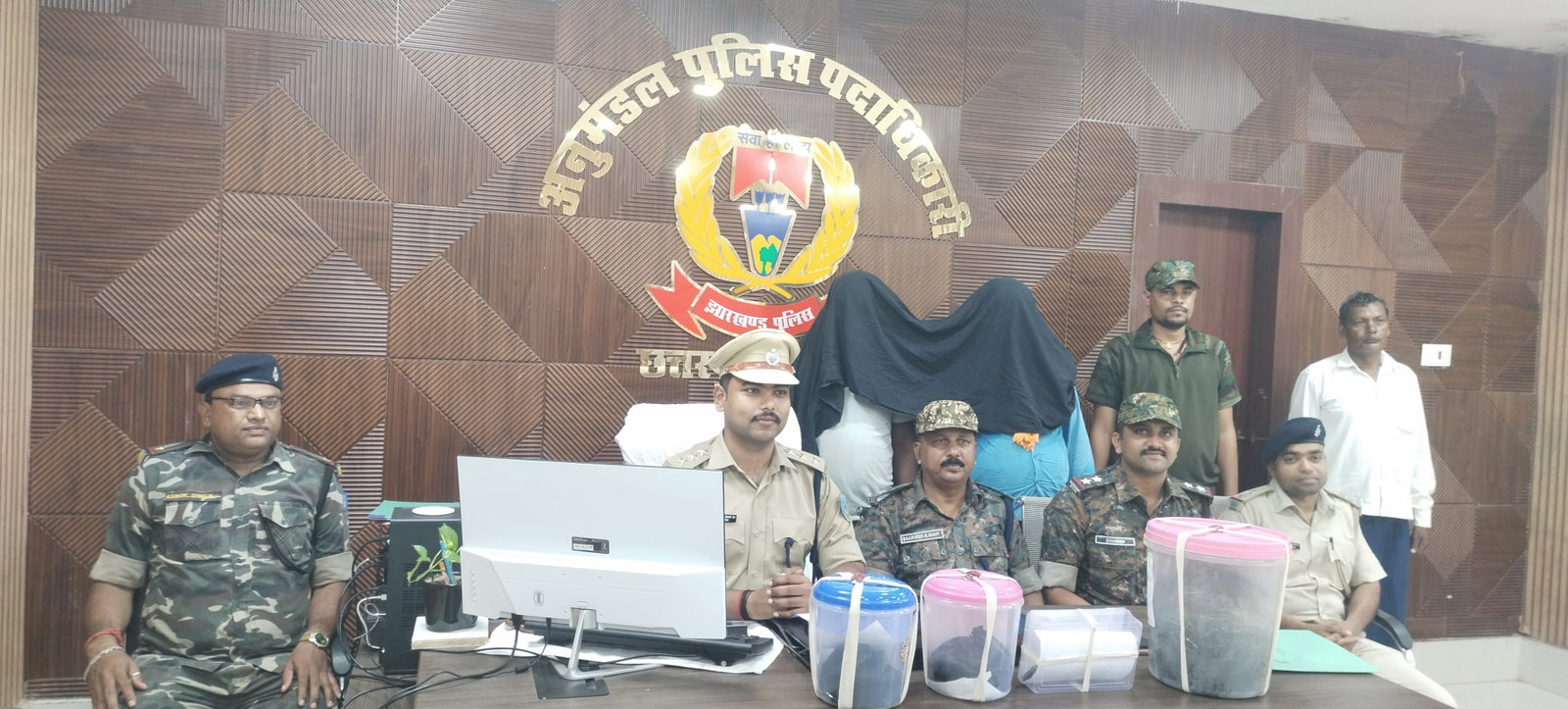 Palamu News : छतरपुर में 9.660 किलो अफीम जब्त, बिहार का तस्कर समेत दो गिरफ्तार