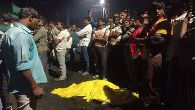 Dhanbad News : झरिया में विसर्जन जुलूस के दौरान मौत बनकर दौड़ा हाइवा, बुजुर्ग को कुचला
