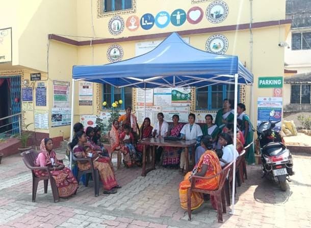 जमशेदपुरः 'स्वस्थ नारी सशक्त परिवार' अभियान में दर्जनों महिलाओं की स्वास्थ्य जांच