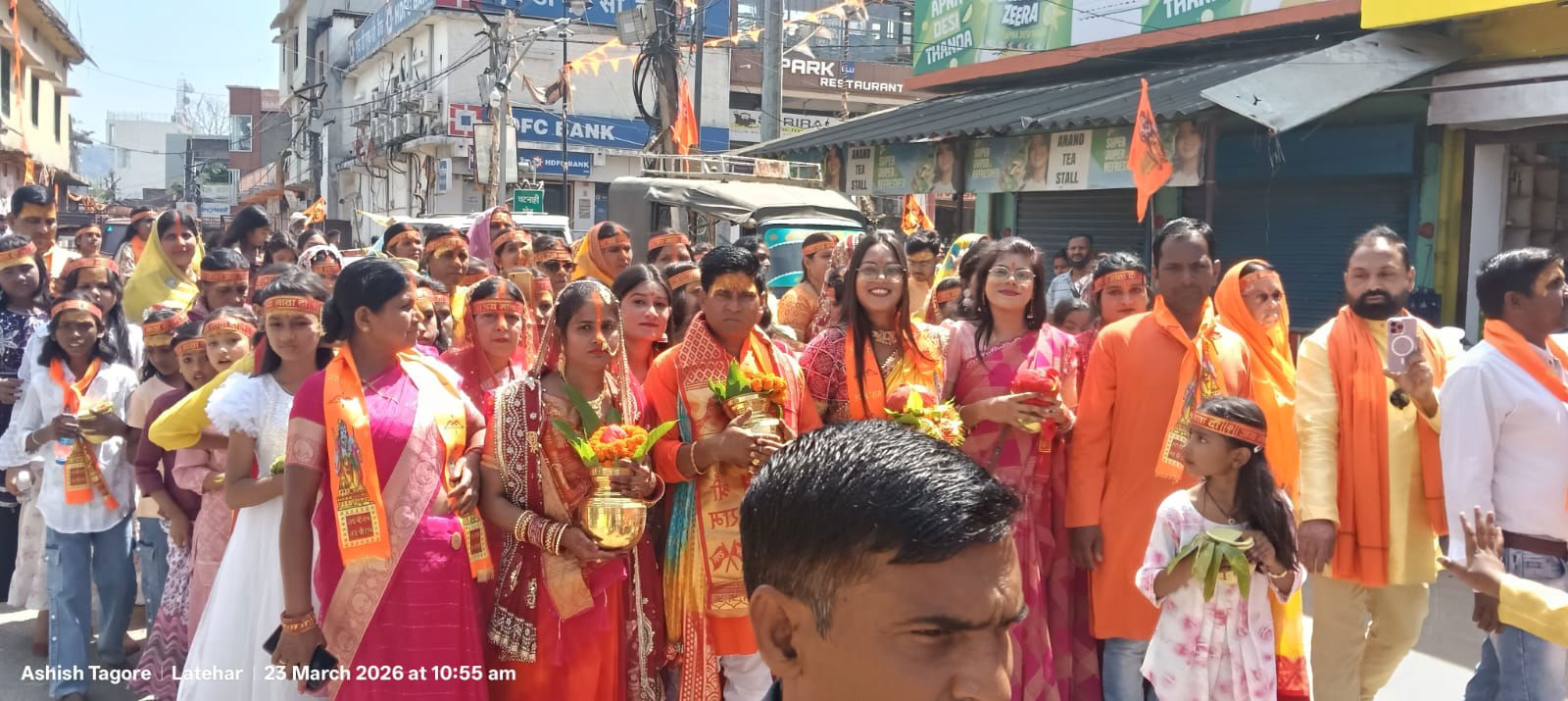 लातेहारः संकटमोचन भवानी मंदिर के दूसरे वार्षिकोत्सव पर निकली कलशयात्रा