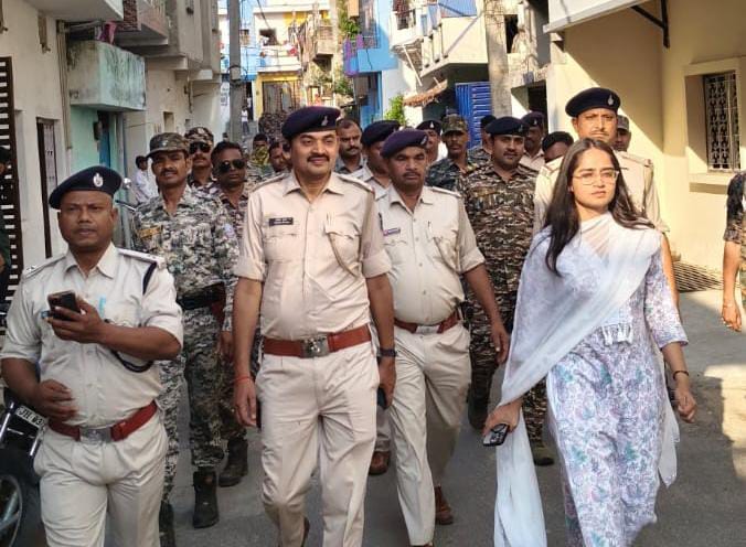 पलामूः रामनवमी पर सुरक्षा कड़ी, प्रशासन-पुलिस ने निकाला फ्लैग मार्च