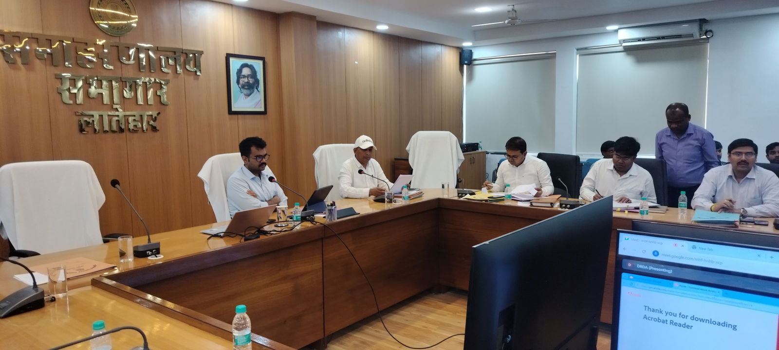 कल्याणकारी योजनाओं को धरातल पर उतारने के लिए सामूहिक भागीदारी जरूरी: लातेहार डीसी