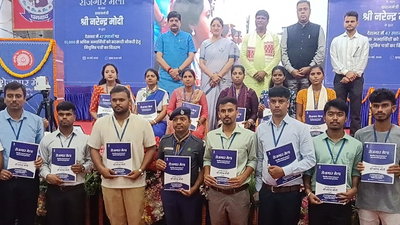Dhanbad News : रोजगार मेले में केंद्रीय मंत्री अन्नपूर्णा देवी ने 88 युवाओं को सौंपे नियुक्ति पत्र
