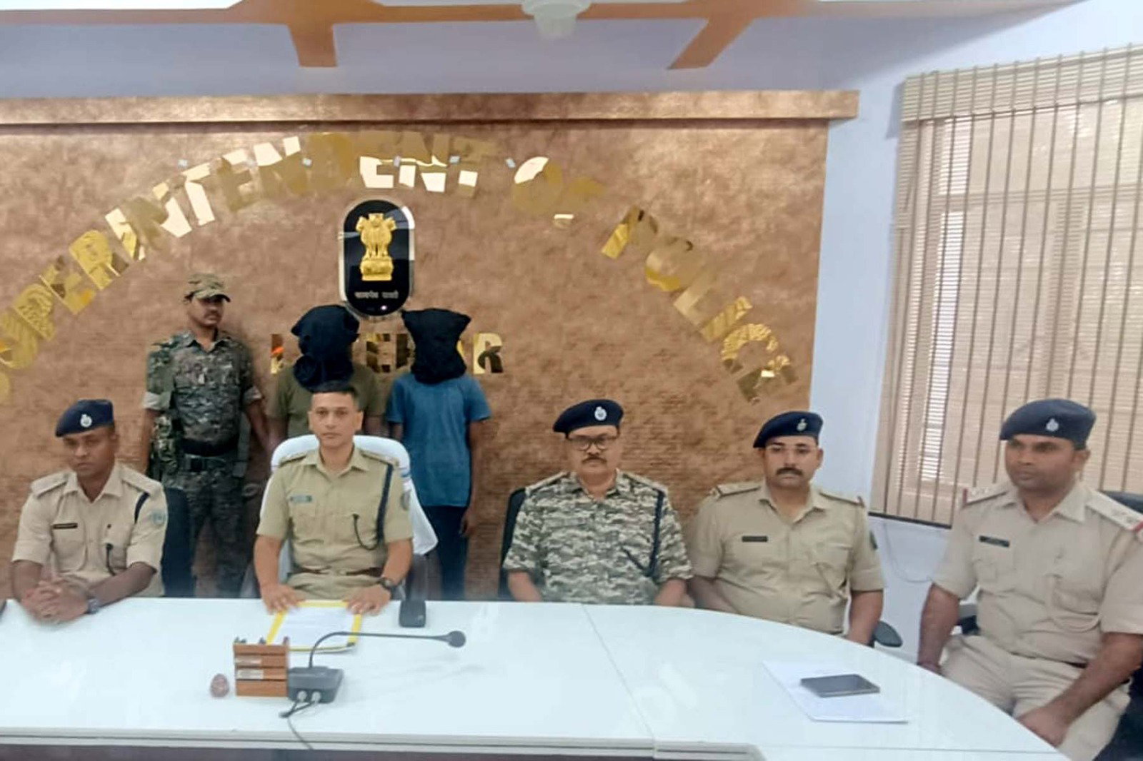 Latehar News : 5 लाख का इनामी JJMP का सब जोनल कमांडर समेत दो नक्सली गिरफ्तार