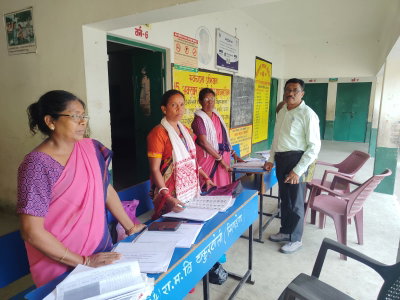 Simdega News : एसडीओ ने मतदान केंद्रों का किया निरीक्षण