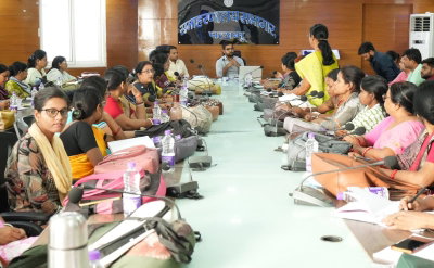 Palamu News : डीसी ने की समाज कल्याण विभाग की समीक्षा, लापरवाही पर एलएस को शोकॉज