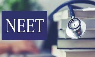 Giridih News : NEET री-एग्जाम में फंसी गिरिडीह की छात्रा, पिता बोले- बेटी पर भरोसा है, जांच में सच आएगा सामने