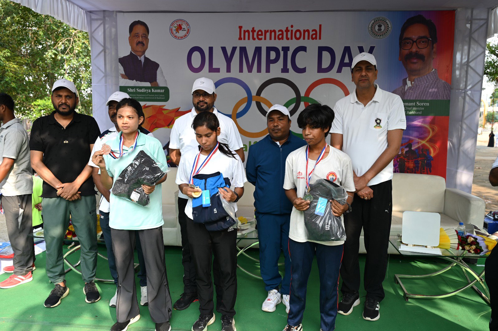 Sports News : ओलंपिक दिवस पर रांची में खेलों का उत्सव, मैराथन व एशिया कप विजेता बेटियों का सम्मान