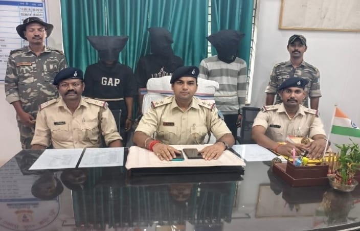 Saraikela News : RIT पुलिस की कार्रवाई, चोरी की 3 बाइक के साथ तीन युवक गिरफ्तार