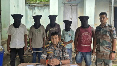 Deoghar News : 5 साइबर अपराधी गिरफ्तार, कस्टमर केयर अधिकारी बन करते थे ठगी