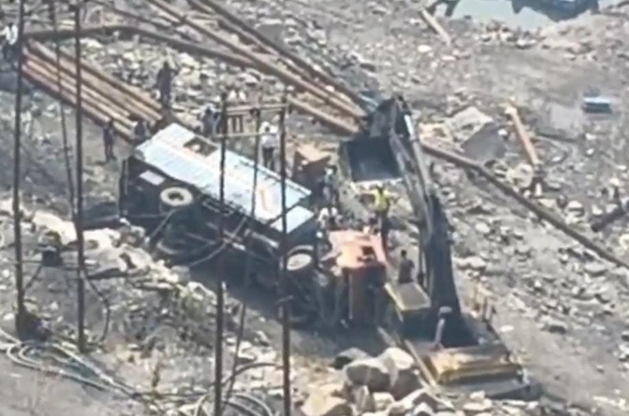 धनबादः एसजीटी आउटसोर्सिंग खदान में वाहन दुर्घटनाग्रस्त, 3 कर्मी गंभीर