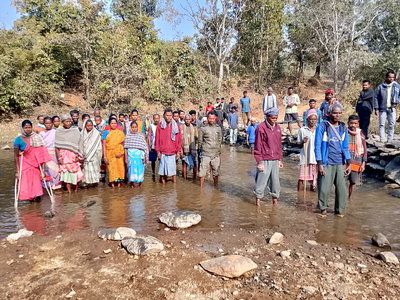 चक्रधरपुरः सड़क व पुल नहीं होने से नाराज ग्रामीणों ने दी आंदोलन की चेतावनी