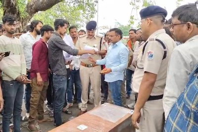 धनबाद-अल्लपुझा एक्सप्रेस ट्रेन में कोच अटेंडेंट की मौत, परिजनों का हंगामा