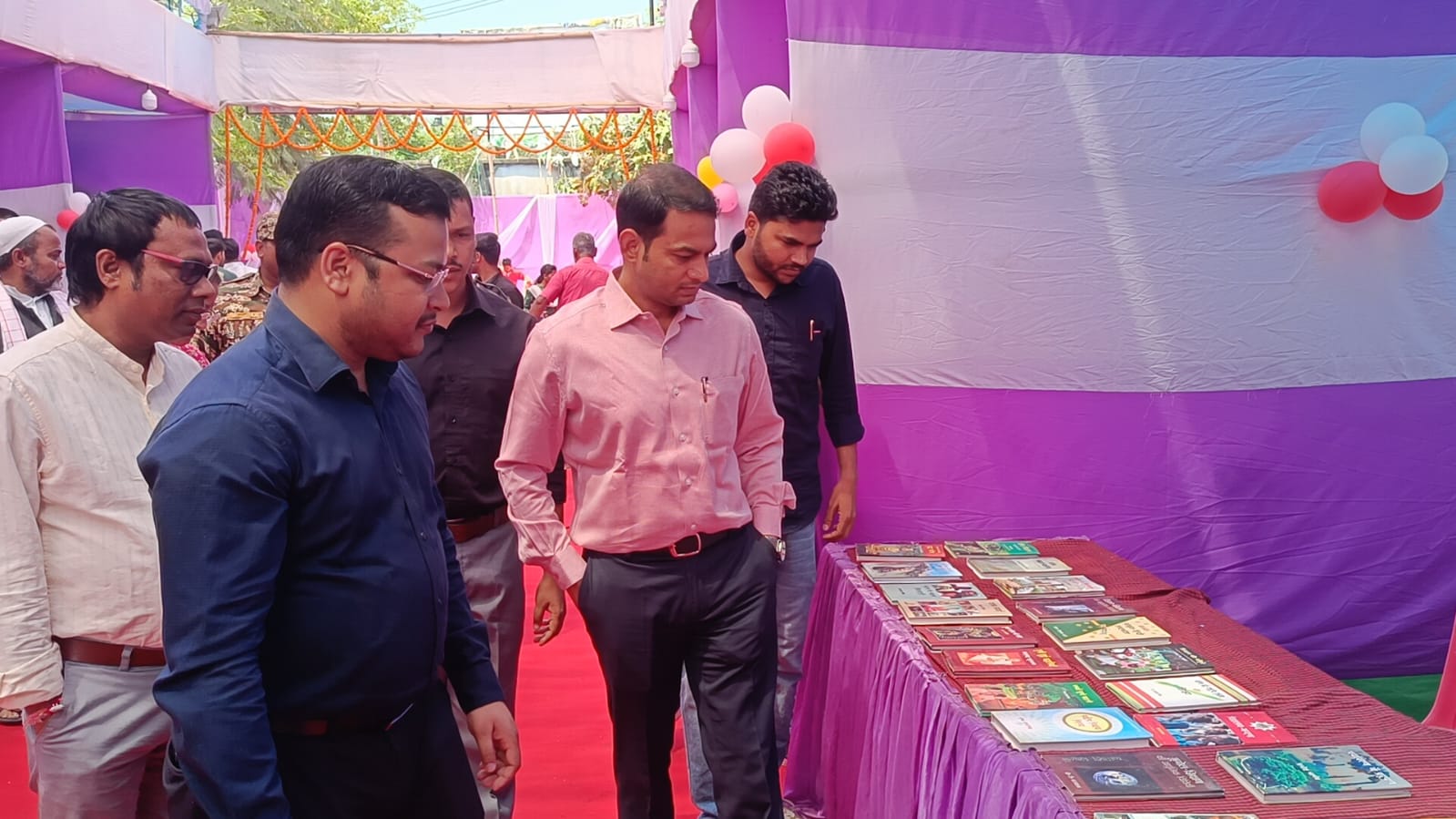 पलामूः दो दिवसीय पुस्तक मेला शुरू, डीडीसी ने किया उद्घाटन