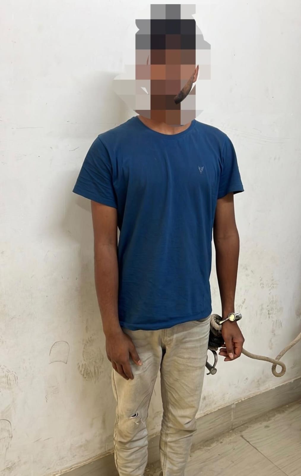 लातेहारः लोडेड कट्टा के साथ युवक गिरफ्तार