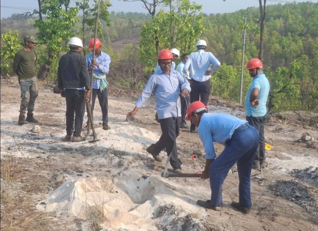 रामगढ़ः अवैध कोयला खनन के खिलाफ बड़ी कार्रवाई, कंट्रोल ब्लास्टिंग से अवैध मुहाने ध्वस्त