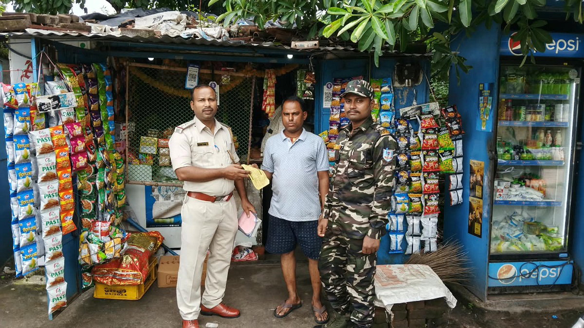 Bokaro News : तंबाकू बिक्री के  खिलाफ चंद्रपुरा व दुग्धा में पुलिस का छापा, 7 दुकानों से वसूला जुर्माना