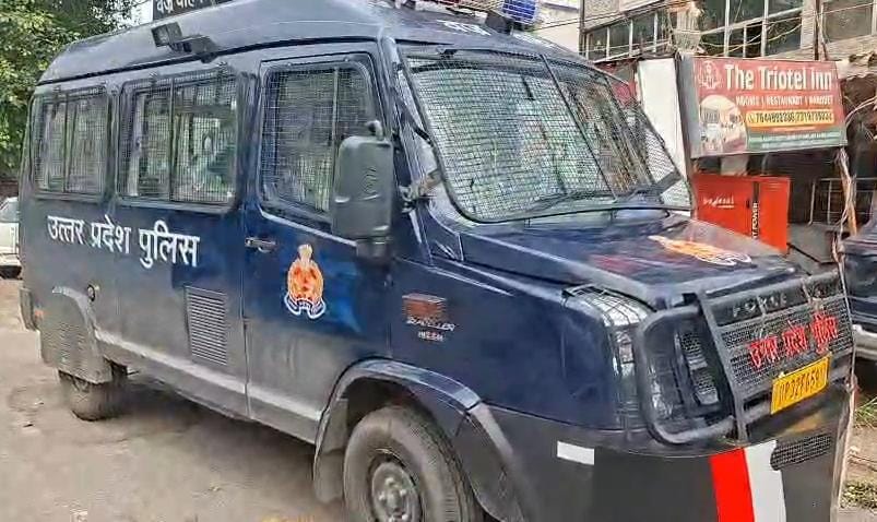 Dhanbad News : जेल में बंद आरोपी को रिमांड पर ले जाने धनबाद पहुंची आमजमगढ़ पुलिस