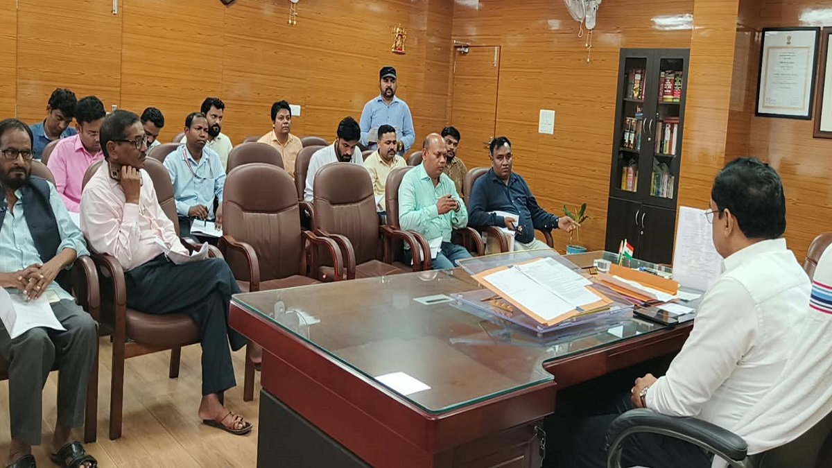 Gumla News : जर्जर सड़कों की जल्द होगी मरम्मत, डीसी ने दिए निर्देश