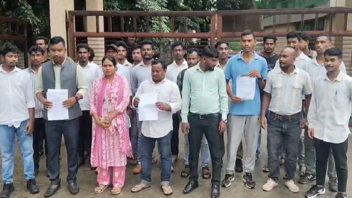 Jamshedpur News : महिला सिपाही पर अत्याचार के आरोपी पुलिस अधिकारी को थानेदार बनाने पर सवाल