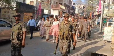 पलामूः रामनवमी पर प्रशासन अलर्ट मोड में, डीसी-एसपी ने किया फ्लैग मार्च