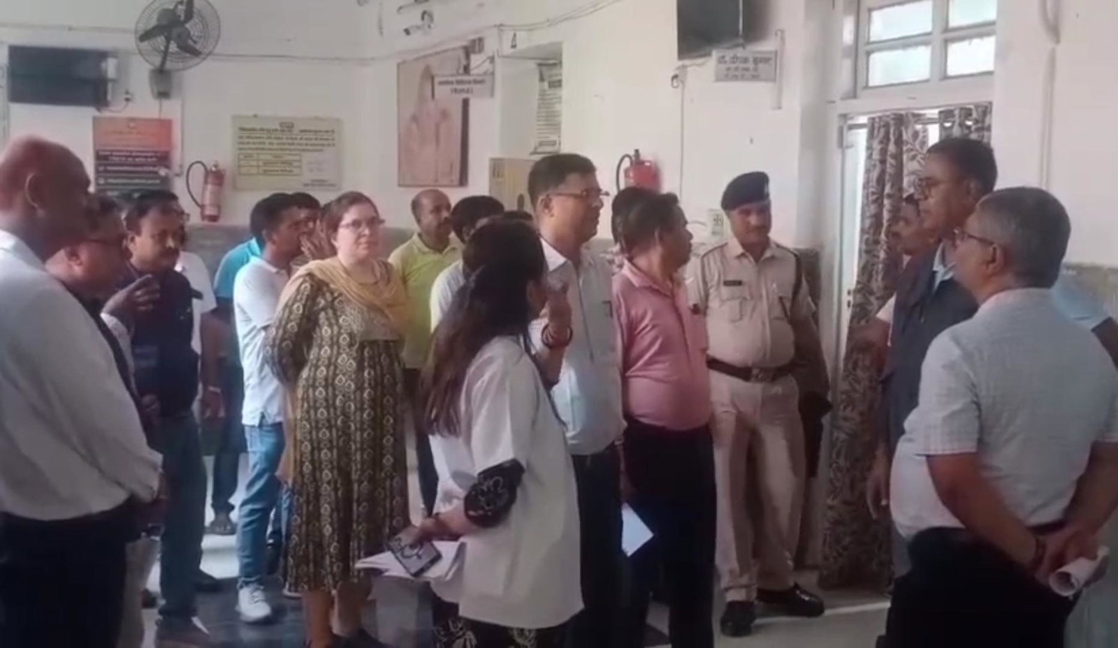 धनबादः डीआरएम ने किया रेलवे अस्पताल का निरीक्षण, मरीजों की सुविधाएं बढ़ाने पर जोर