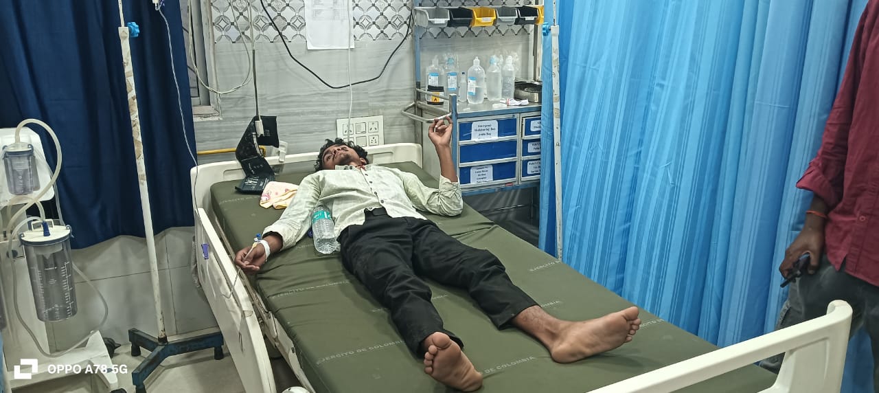 लातेहारः परीक्षा दे रहे छात्र की अचानक तबीयत बिगड़ी, अस्पताल में भर्ती