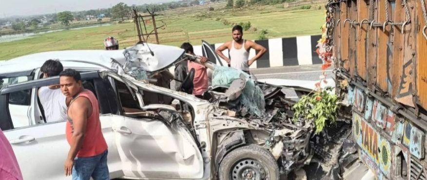 Giridih News : कार ने खड़े ट्रक में मारी टक्कर, 3 सवार घायल, रजरप्पा से पूजा कर लौट रहे थे पटना