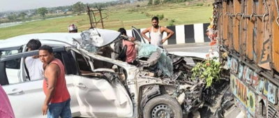Giridih News : कार ने खड़े ट्रक में मारी टक्कर, 3 सवार घायल, रजरप्पा से पूजा कर लौट रहे थे पटना