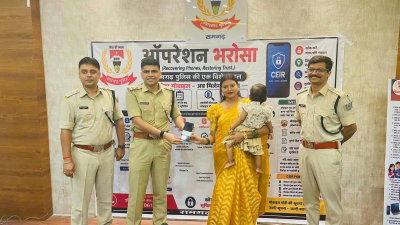 Ramgarh News : पुलिस ने 59 गुम मोबाइल असली मालिकों को लौटाए