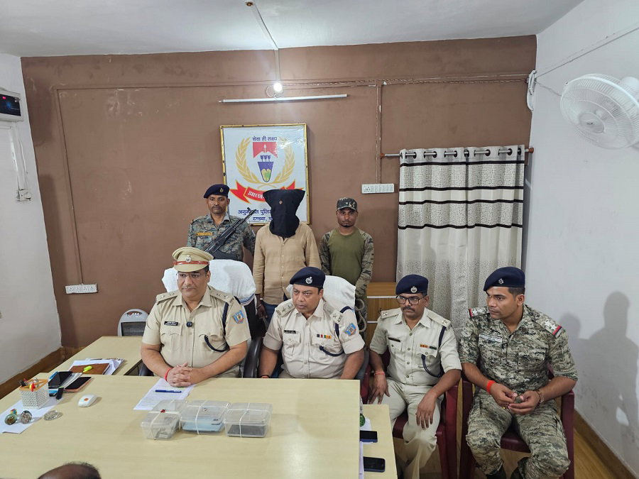 Chatra News : सुशी कंपनी में फायरिंग मामले का खुलासा, राहुल दुबे गैंग के दो अपराधी गिरफ्तार