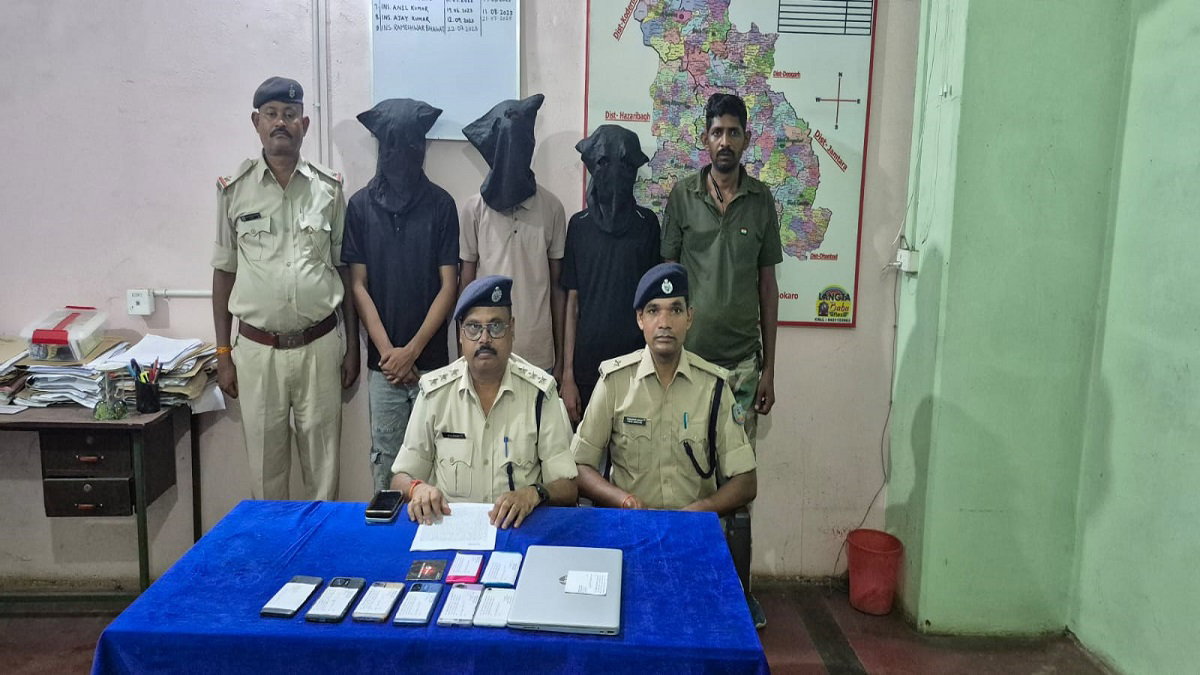 Giridih News : सिहोडीह से तीन साइबर अपराधी गिरफ्तार, 8 मोबाइल व 6 सिमकार्ड बरामद