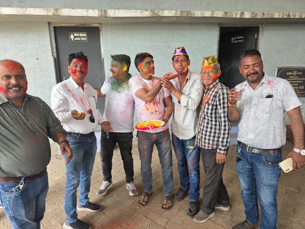 प्रेस क्लब रामगढ़ में होली मिलन समारोह, खूब उड़े रंग-गुलाल