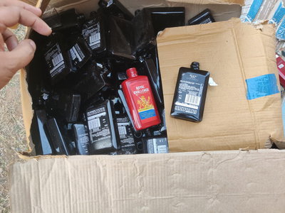 रामगढ़ः पतरातू में उत्पाद विभाग का छापा, शराब की खाली बोतलें व लेबल जब्त