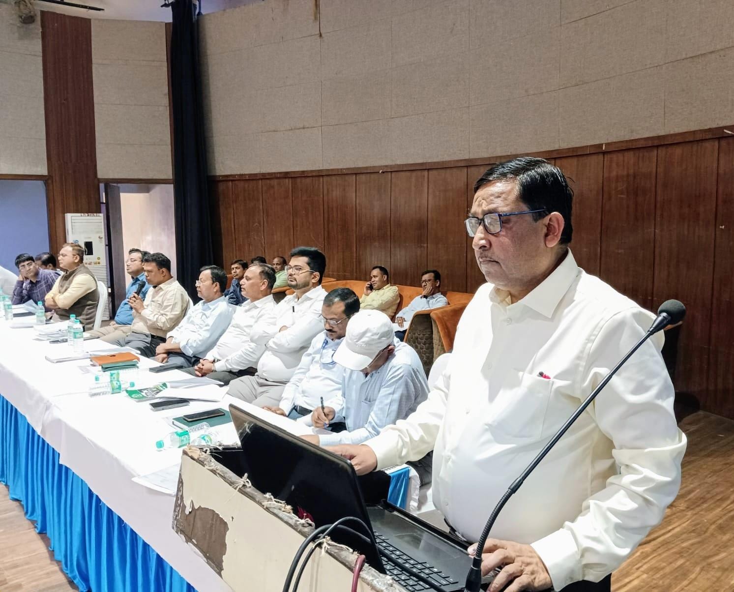 धनबादः मतगणना से पहले कर्मियों को विशेष प्रशिक्षण, अधिकारियों को त्रुटिरहित गिनती के निर्देश