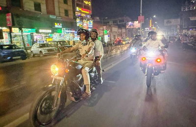 धनबादः रामनवमी पर सुरक्षा का सख्त पहरा, DC-SSP के नेतृत्व में निकला फ्लैग मार्च