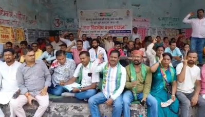Dhanbad News : बासजोड़ा हिंसा को लेकर आजसू का धरना, पुलिस पर एकतरफा कार्रवाई का आरोप