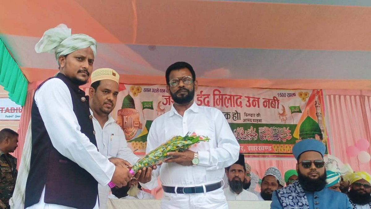 Latehar News : हर धर्म एक-दूसरे से मुहब्बत करने का संदेश देता है- बैद्यनाथ राम