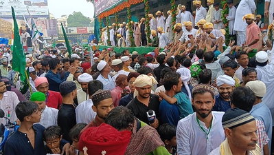 Dhanbad News : ईद मिलादुन्नबी पर निकला भव्य जुलूस, दिखा खिदमत व सद्भाव का जज्बा