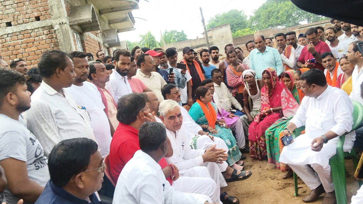Jamtara News : भाजपा का प्रतिनिधिमंडल थानारडीह पहुंचा, पीड़ित परिवार से की मुलाकात