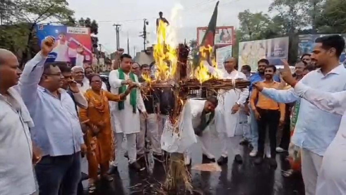 Dhanbad News : राजद ने CEC ज्ञानेश कुमार का फूंका पुतला, मांगा इस्तीफा