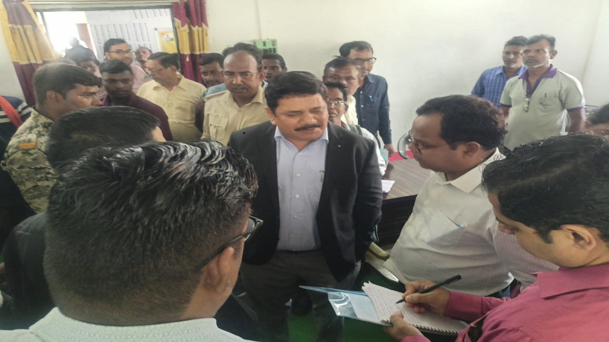 Commissioner reviews SIR