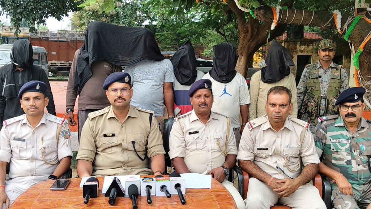 six smugglers arrested